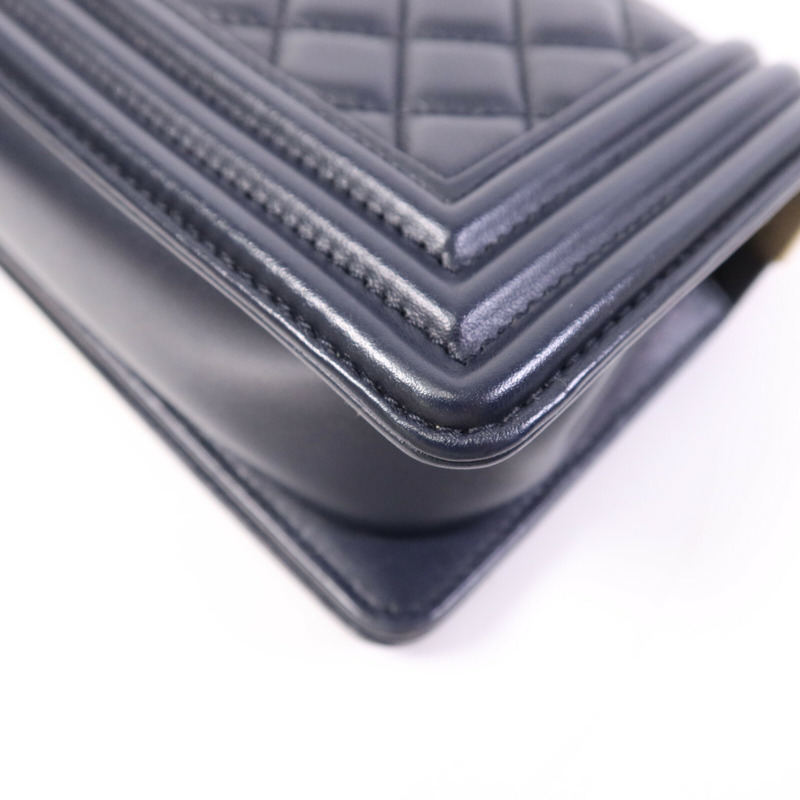 CHANEL 羊皮皮革Boy 20金扣鏈帶肩背袋-11