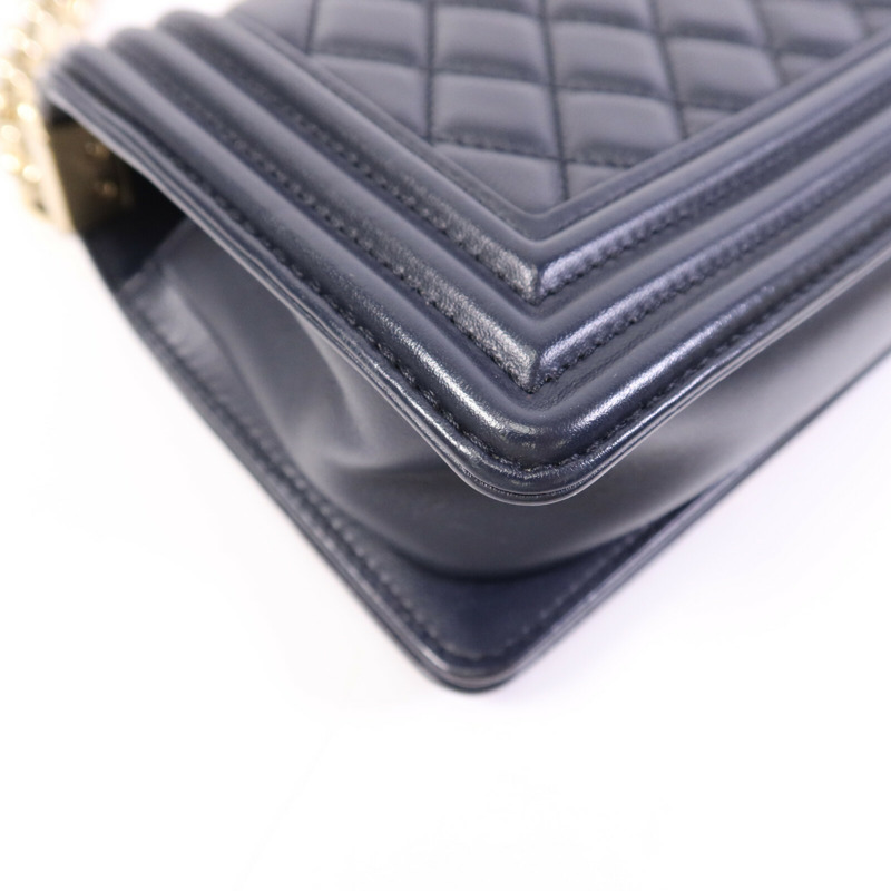 CHANEL 羊皮皮革Boy 20金扣鏈帶肩背袋-12