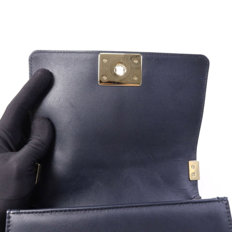 CHANEL 羊皮皮革Boy 20金扣鏈帶肩背袋-13