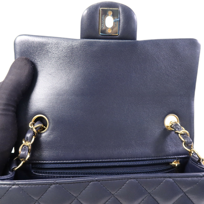 CHANEL 羊皮皮革Mini Classic 20金扣鏈帶肩背袋-13