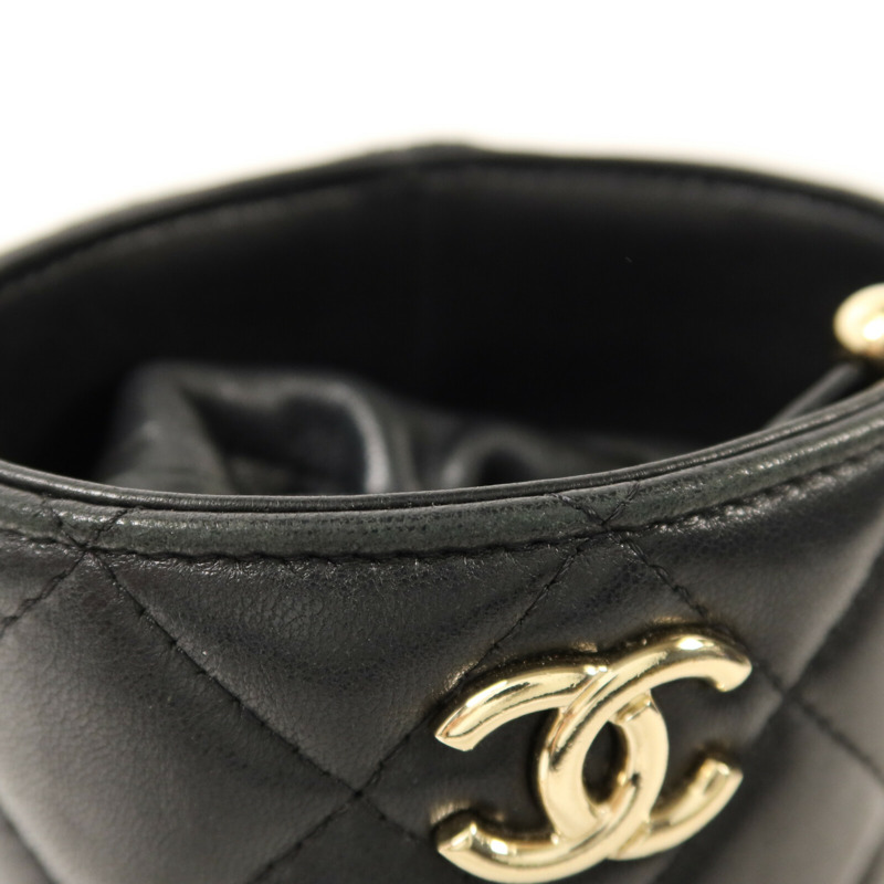 CHANEL 羊皮皮革Bucket Bag金扣鏈帶肩背袋-17