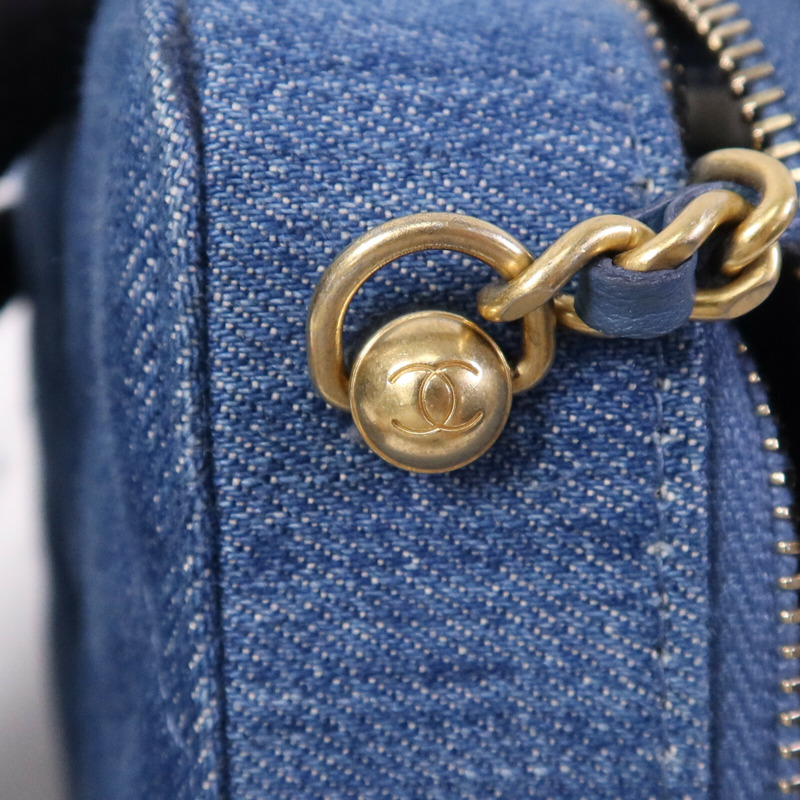 CHANEL 牛仔布Pearl Crush金扣鏈帶肩背袋-15