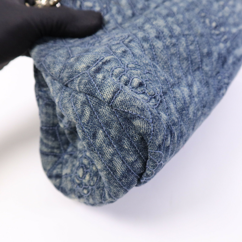 CHANEL 牛仔布Chain Shoulder Bag銀扣鏈帶肩背袋-11