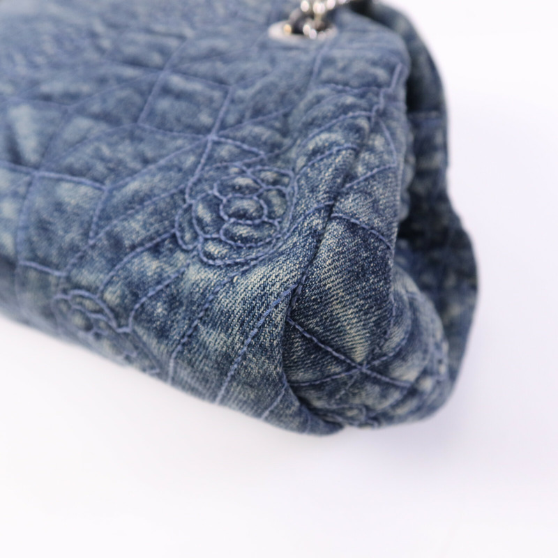 CHANEL 牛仔布Chain Shoulder Bag銀扣鏈帶肩背袋-12