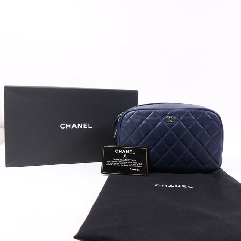 CHANEL 羊皮皮革Pouch銀扣手拿包-9