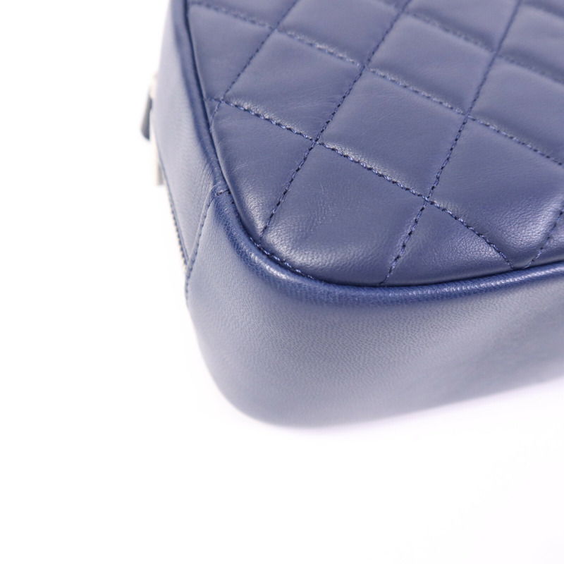 CHANEL 羊皮皮革Pouch銀扣手拿包-11