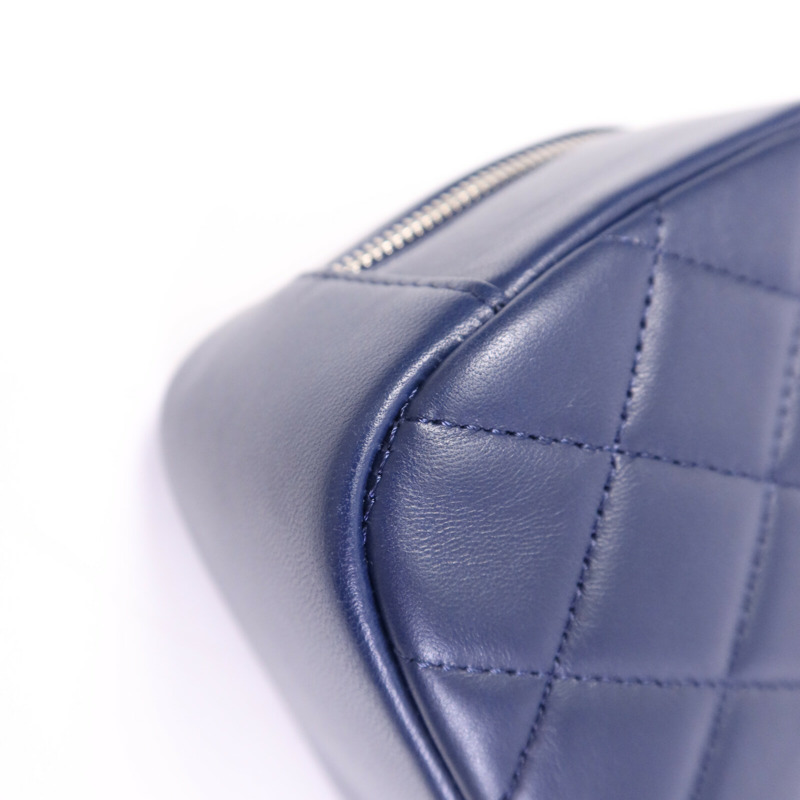 CHANEL 羊皮皮革Pouch銀扣手拿包-13