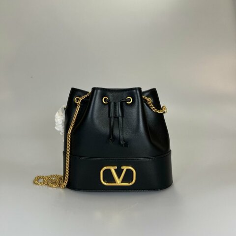 VALENTINO 黑色水桶側肩包