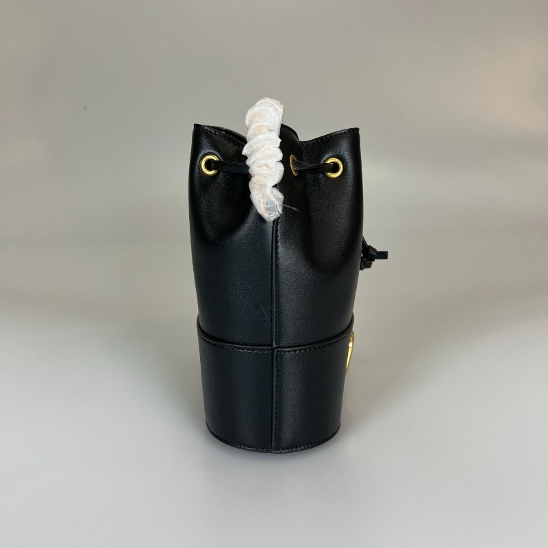 VALENTINO 黑色水桶側肩包-3