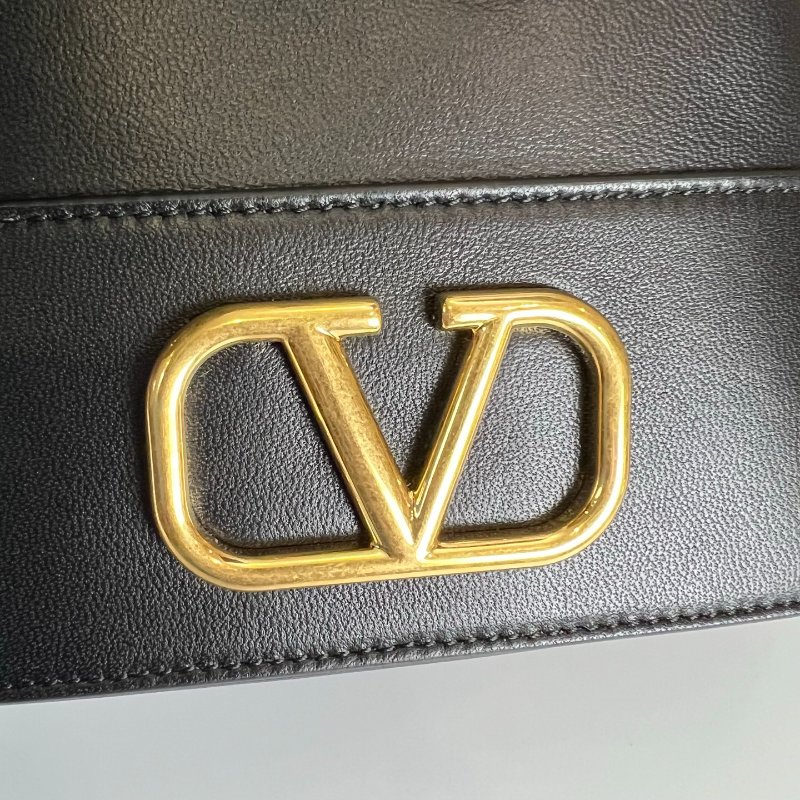 VALENTINO 黑色水桶側肩包-5