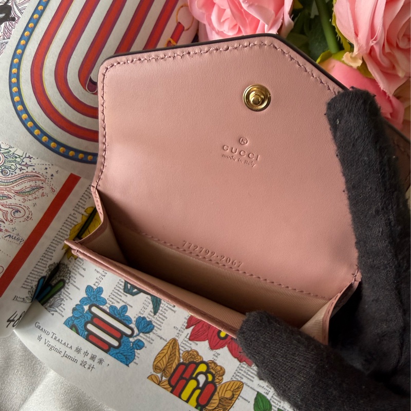 GG Logo 壓紋牛皮釦式卡片夾/名片夾(玫瑰粉)-8