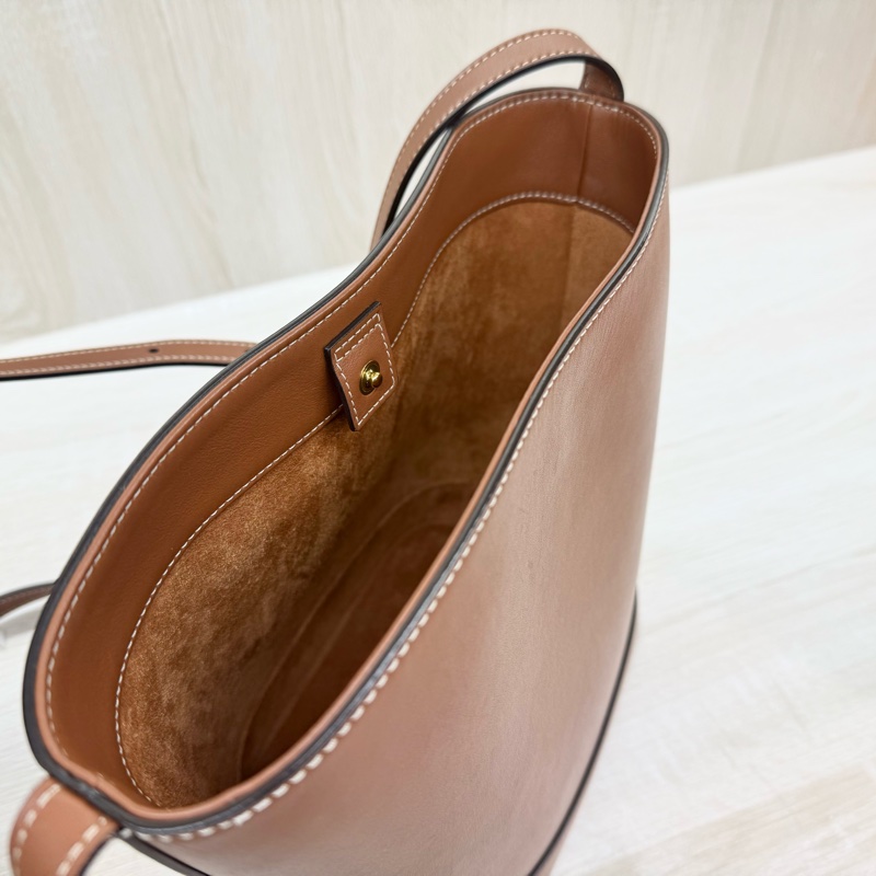 CELINE包包咖啡牛皮凱旋門logo小號水桶包-12