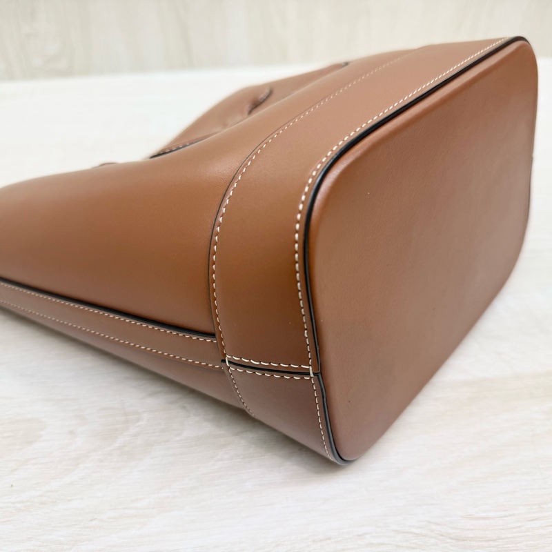 CELINE包包咖啡牛皮凱旋門logo小號水桶包-13