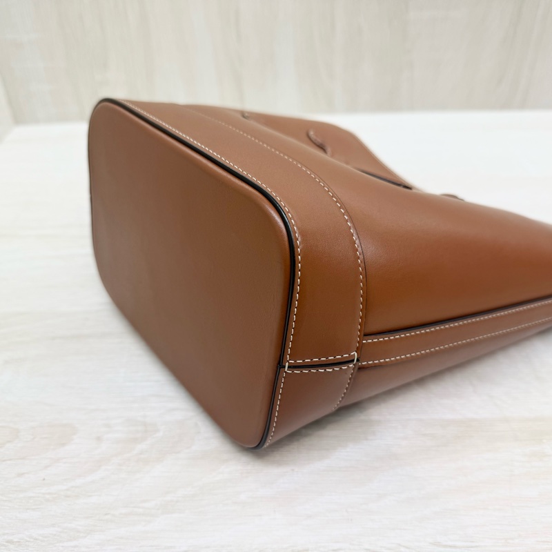 CELINE包包咖啡牛皮凱旋門logo小號水桶包-15