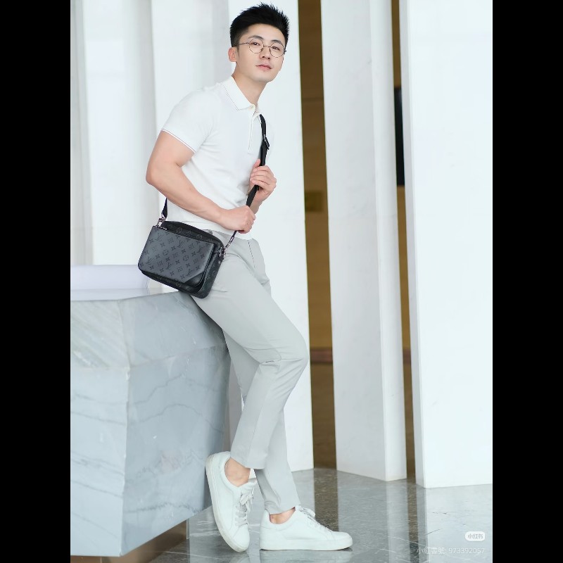 莉亞精品♡LV 三合一郵差包 近新閒置-1