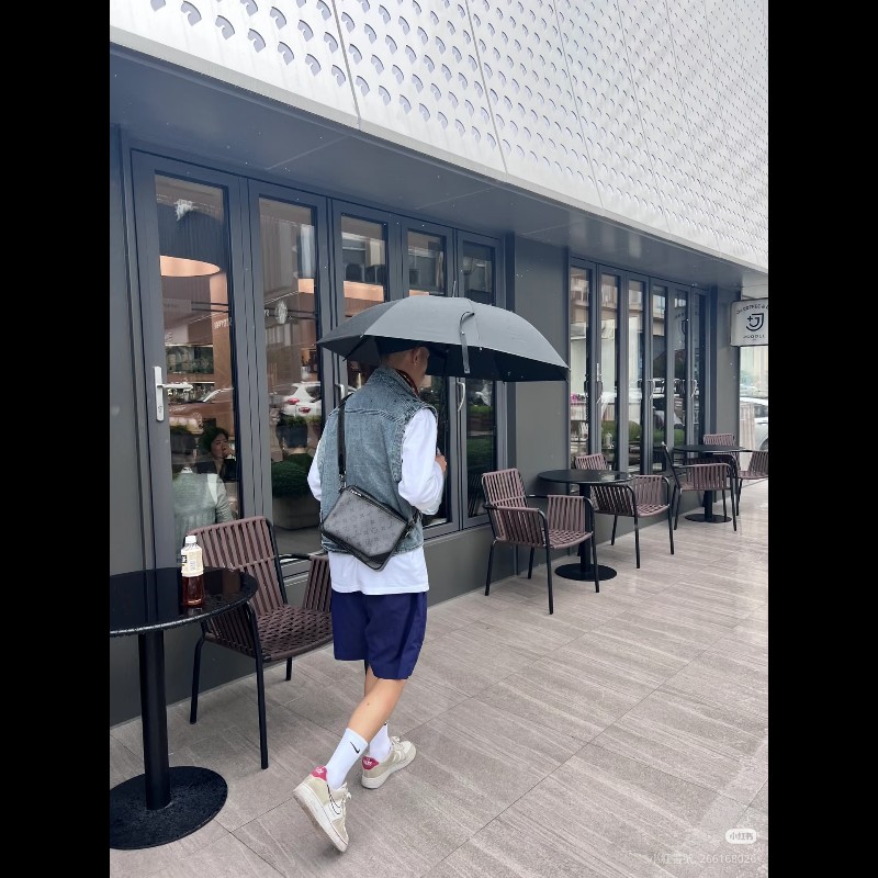 莉亞精品♡LV 三合一郵差包 近新閒置-3