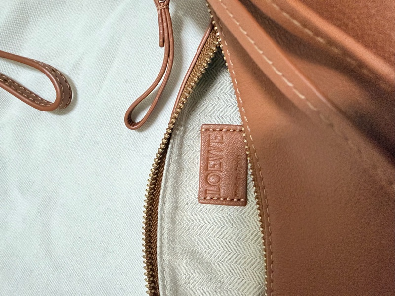 Loewe hammock hobo 焦糖色-11