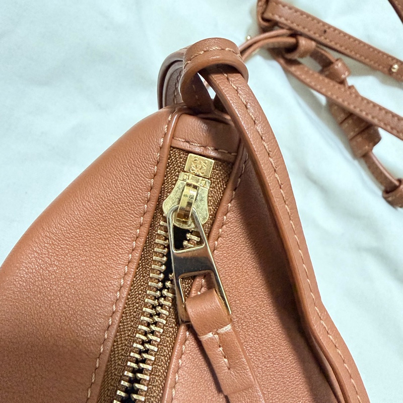 Loewe hammock hobo 焦糖色-13