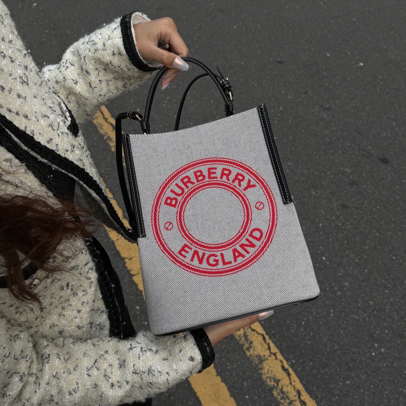 【全新品🎁】 Burberry 專櫃新款 水桶包餓 斜背包 （專櫃83,000）-6