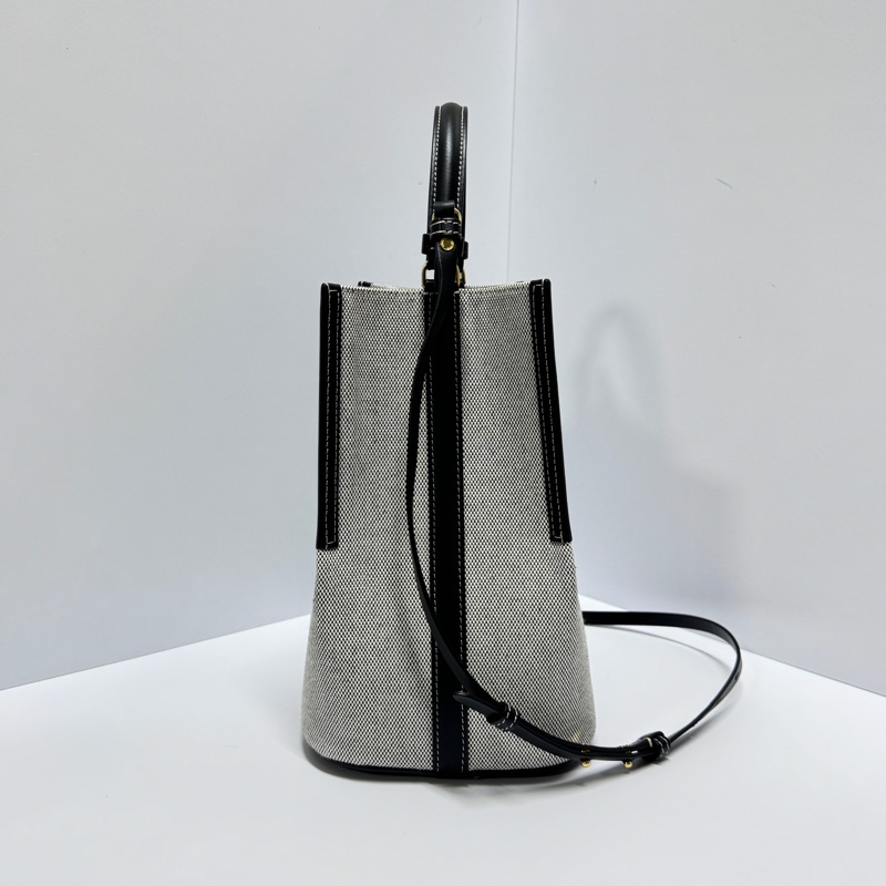 【全新品🎁】 Burberry 專櫃新款 水桶包餓 斜背包 （專櫃83,000）-9