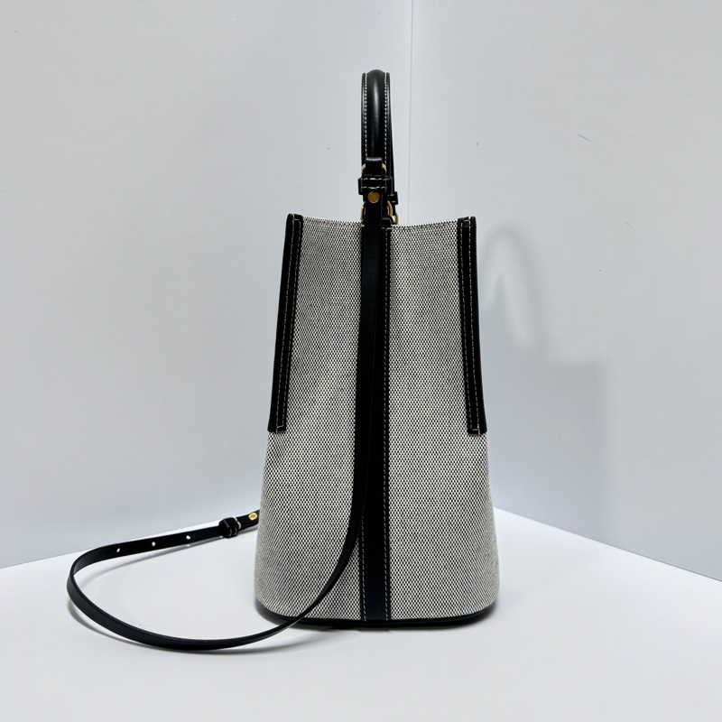 【全新品🎁】 Burberry 專櫃新款 水桶包餓 斜背包 （專櫃83,000）-10