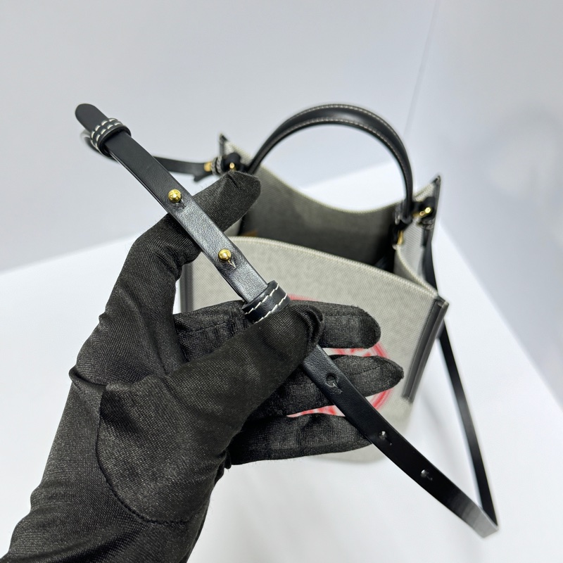 【全新品🎁】 Burberry 專櫃新款 水桶包餓 斜背包 （專櫃83,000）-12