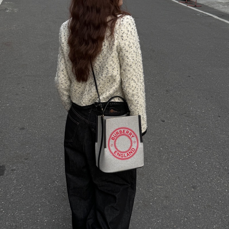 【全新品🎁】 Burberry 專櫃新款 水桶包餓 斜背包 （專櫃83,000）-22