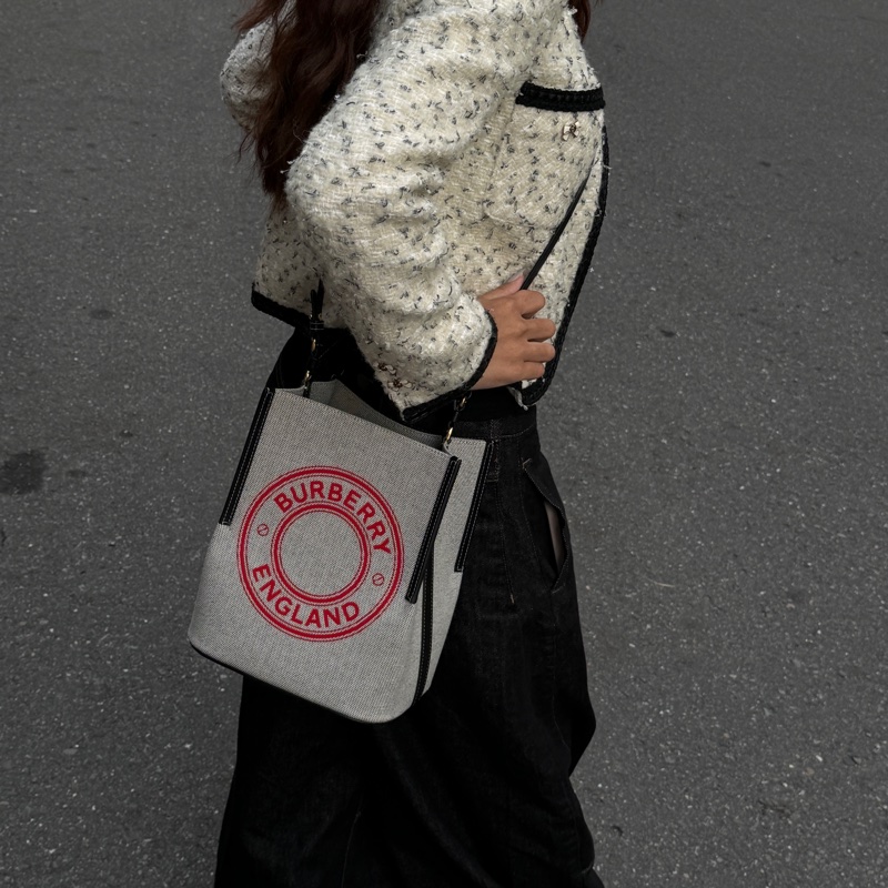 【全新品🎁】 Burberry 專櫃新款 水桶包餓 斜背包 （專櫃83,000）-23