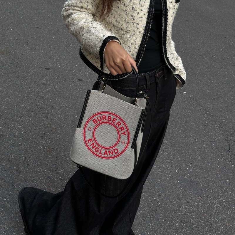 【全新品🎁】 Burberry 專櫃新款 水桶包餓 斜背包 （專櫃83,000）-24