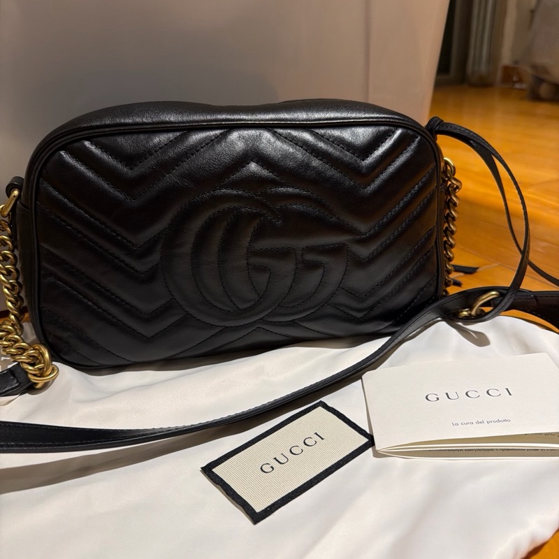 GUCCI GG Marmont 黑色相機包｜金扣｜斜背包｜近全新｜經典雙G Logo｜可肩背-1
