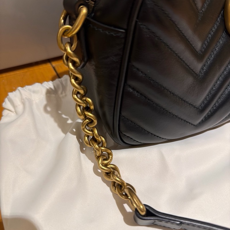 GUCCI GG Marmont 黑色相機包｜金扣｜斜背包｜近全新｜經典雙G Logo｜可肩背-4