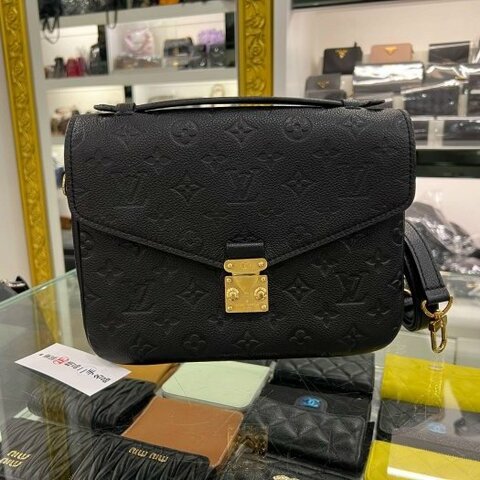 東區正精品㊣LV M44071METIS 黑色全皮壓紋紅邊金釦信封釦郵差包斜背包兩用包 RZ6264