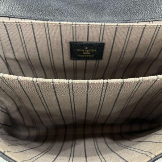 東區正精品㊣LV M44071METIS 黑色全皮壓紋紅邊金釦信封釦郵差包斜背包兩用包 RZ6264-2