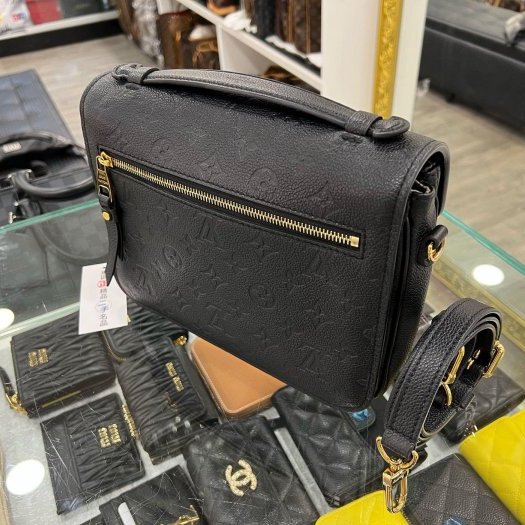 東區正精品㊣LV M44071METIS 黑色全皮壓紋紅邊金釦信封釦郵差包斜背包兩用包 RZ6264-6