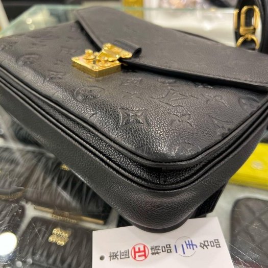 東區正精品㊣LV M44071METIS 黑色全皮壓紋紅邊金釦信封釦郵差包斜背包兩用包 RZ6264-9