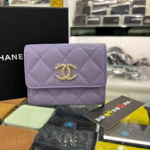 東區正精品㊣CHANEL AP4088 全新香奈兒薰衣草紫色荔枝牛皮金釦釦子內裏迴紋針圖雙層卡片夾零錢包 RZ6263