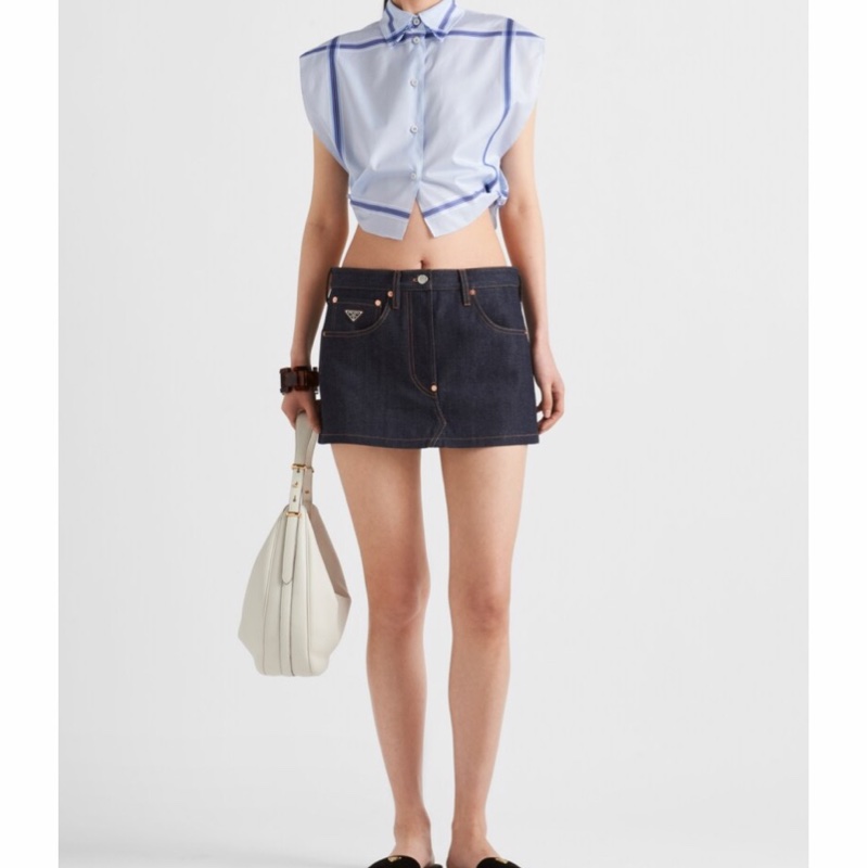 Prada 女士 低腰迷你牛仔半身裙IT-40 IT-42碼模特身高 178 CM,所穿尺碼為 38-2