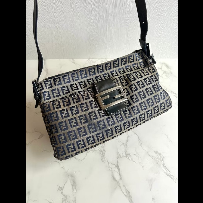 【LA LUNE】中古包 Fendi灰黑色老花法棍包 側背包 腋下包 皮革包 單肩包二手-0