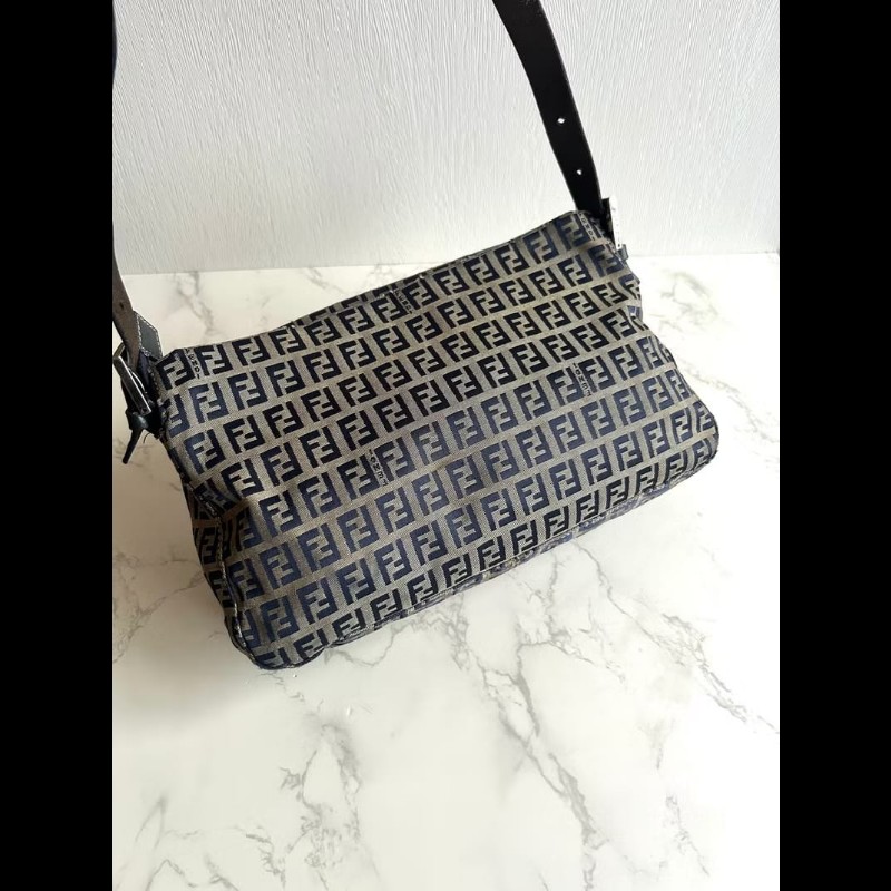 【LA LUNE】中古包 Fendi灰黑色老花法棍包 側背包 腋下包 皮革包 單肩包二手-3