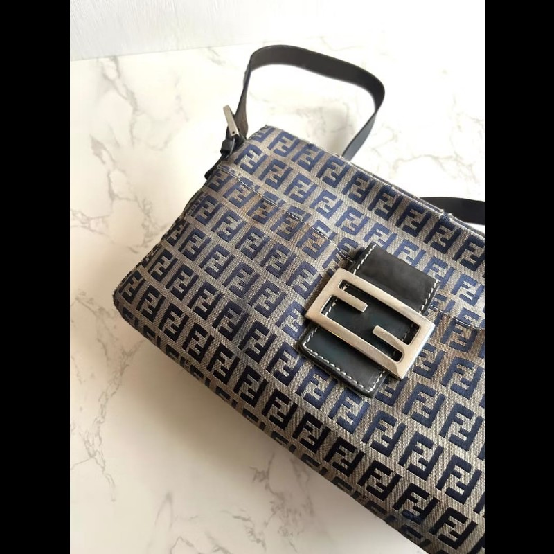【LA LUNE】中古包 Fendi灰黑色老花法棍包 側背包 腋下包 皮革包 單肩包二手-4