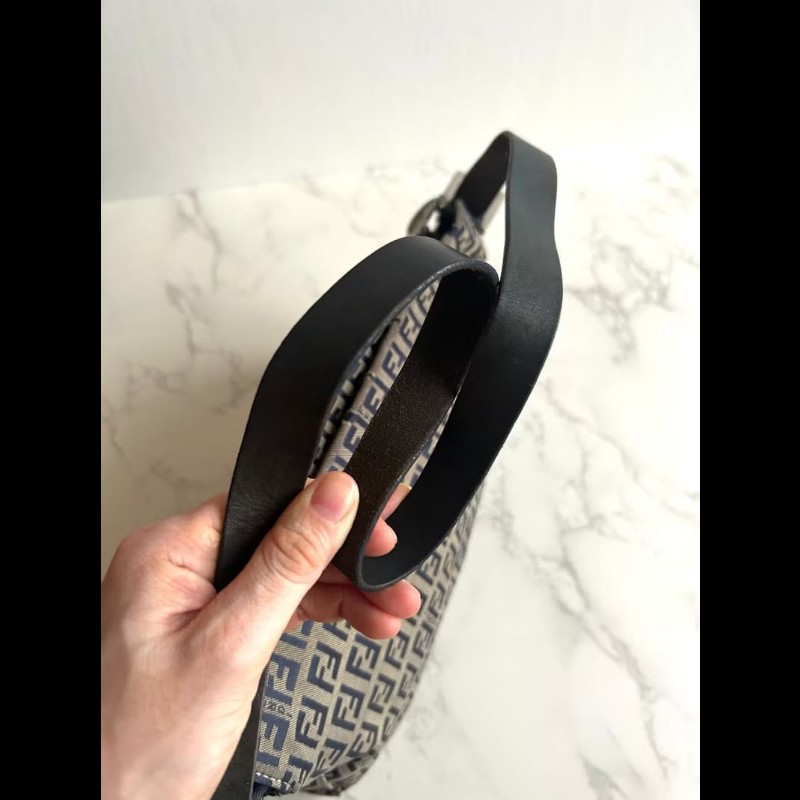 【LA LUNE】中古包 Fendi灰黑色老花法棍包 側背包 腋下包 皮革包 單肩包二手-5