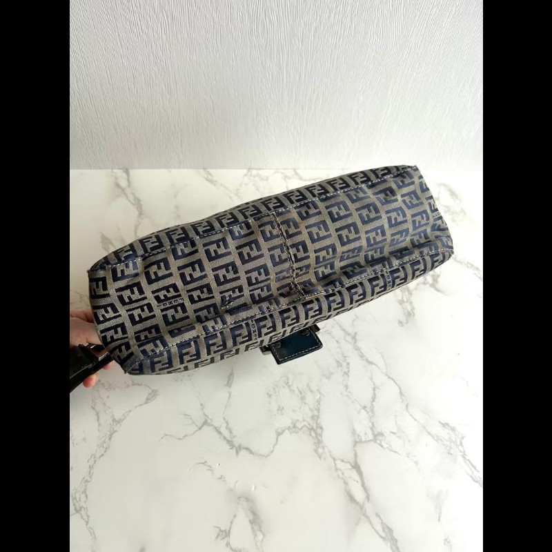 【LA LUNE】中古包 Fendi灰黑色老花法棍包 側背包 腋下包 皮革包 單肩包二手-8