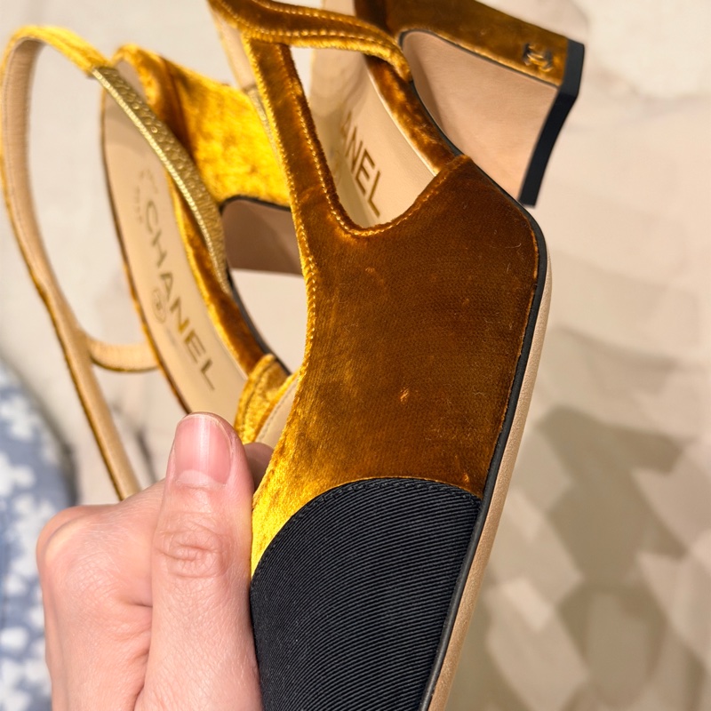 CHANEL香奈兒雙色跟鞋~37 1/2-3