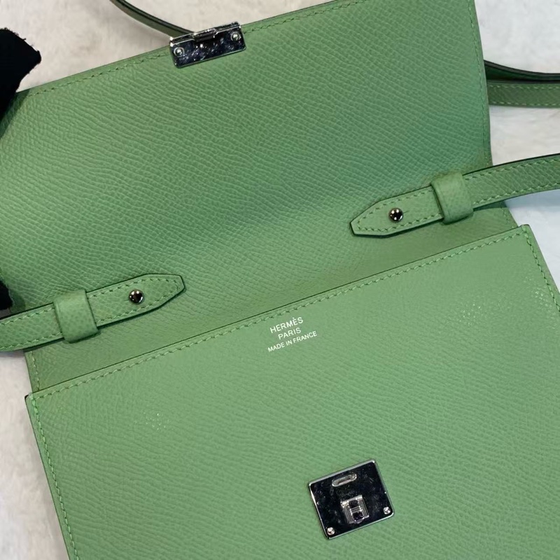 HERMES愛馬仕 Clic16信封包 牛油果綠 銀扣 Ep皮 經典款斜挎單肩包 Y刻 材質:EP皮 顏色:牛油果綠 年份:2020年Y刻 尺寸:長16cm寬1.2cm高14cm-2