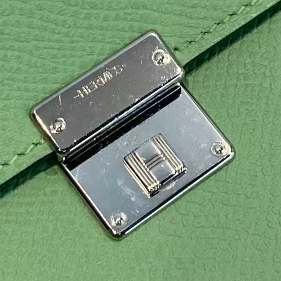 HERMES愛馬仕 Clic16信封包 牛油果綠 銀扣 Ep皮 經典款斜挎單肩包 Y刻 材質:EP皮 顏色:牛油果綠 年份:2020年Y刻 尺寸:長16cm寬1.2cm高14cm-9