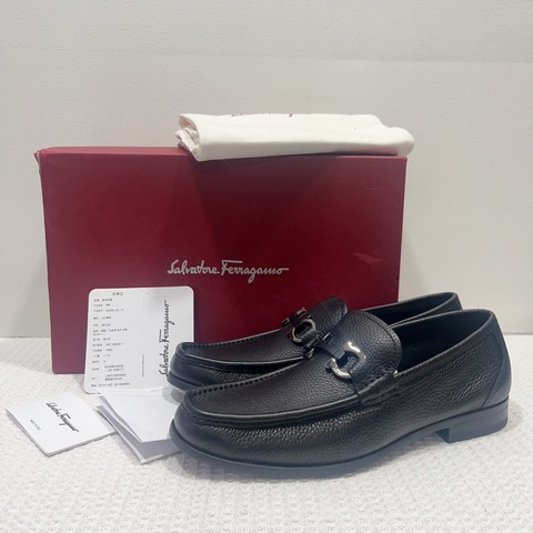 閒置新Salvatore Ferragamo/菲拉格慕黑色馬蹄扣休閒鞋尺寸7碼，40碼，寬度3