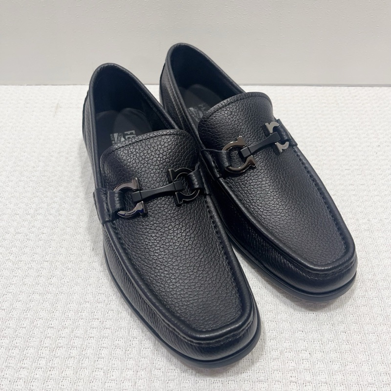 閒置新Salvatore Ferragamo/菲拉格慕黑色馬蹄扣休閒鞋尺寸7碼,40碼,寬度3-5
