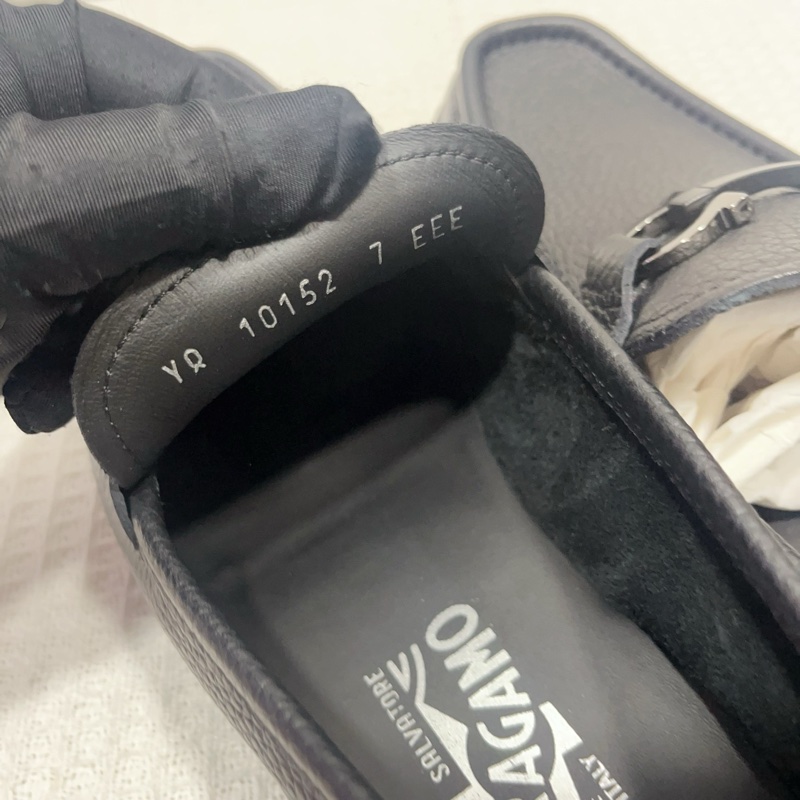閒置新Salvatore Ferragamo/菲拉格慕黑色馬蹄扣休閒鞋尺寸7碼,40碼,寬度3-6