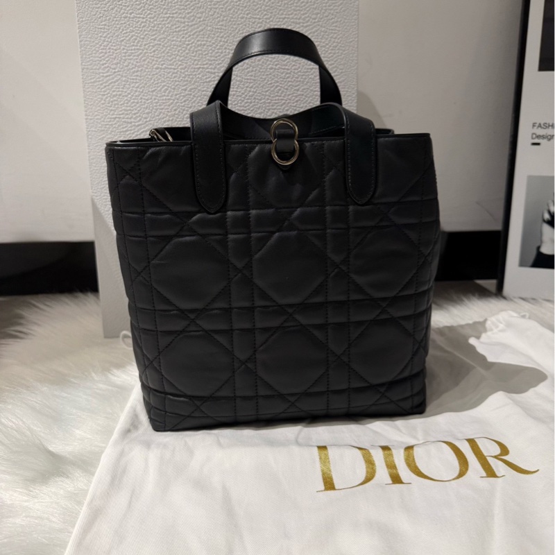 【2026年大全套❗️99新】Dior Toujours竪版中號 黑色菜籃子|手提包|單肩包-4