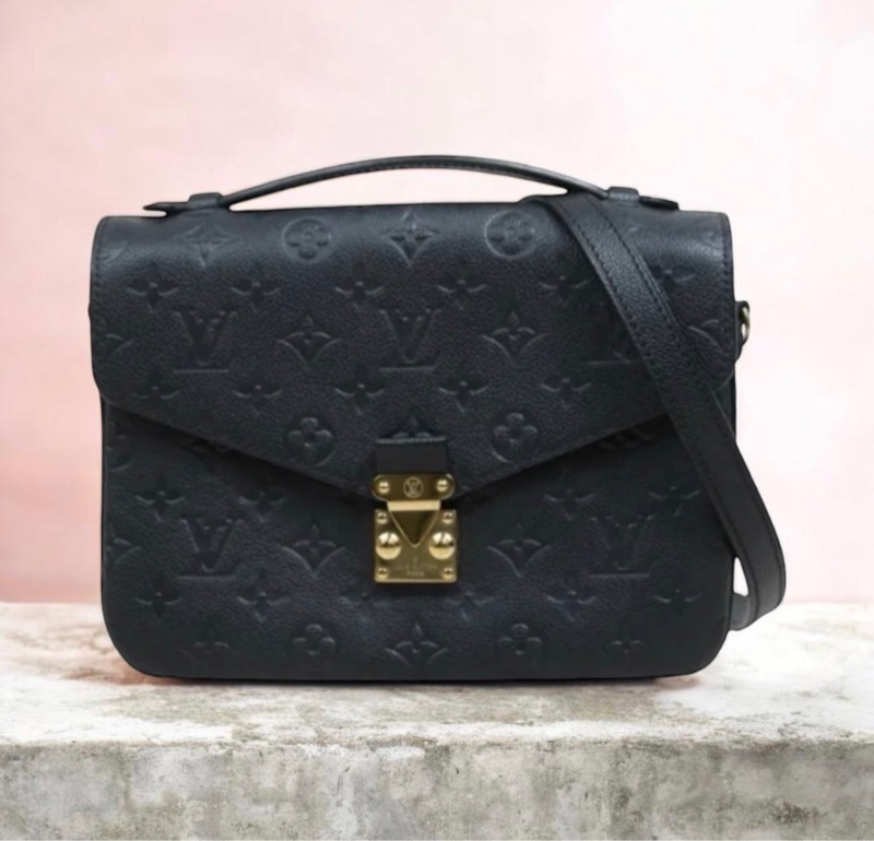 「JL精品代購」 98新 LV 黑金Metis壓紋郵差包 ic 芯片款-0